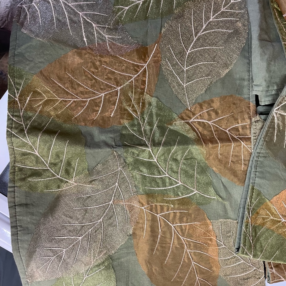 Table runner and place matt